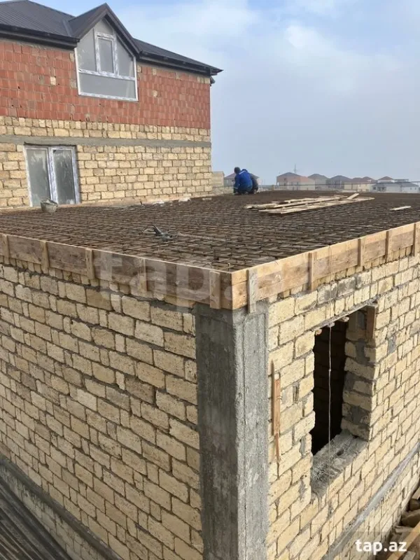 Satılır 4 otaqlı həyət evi