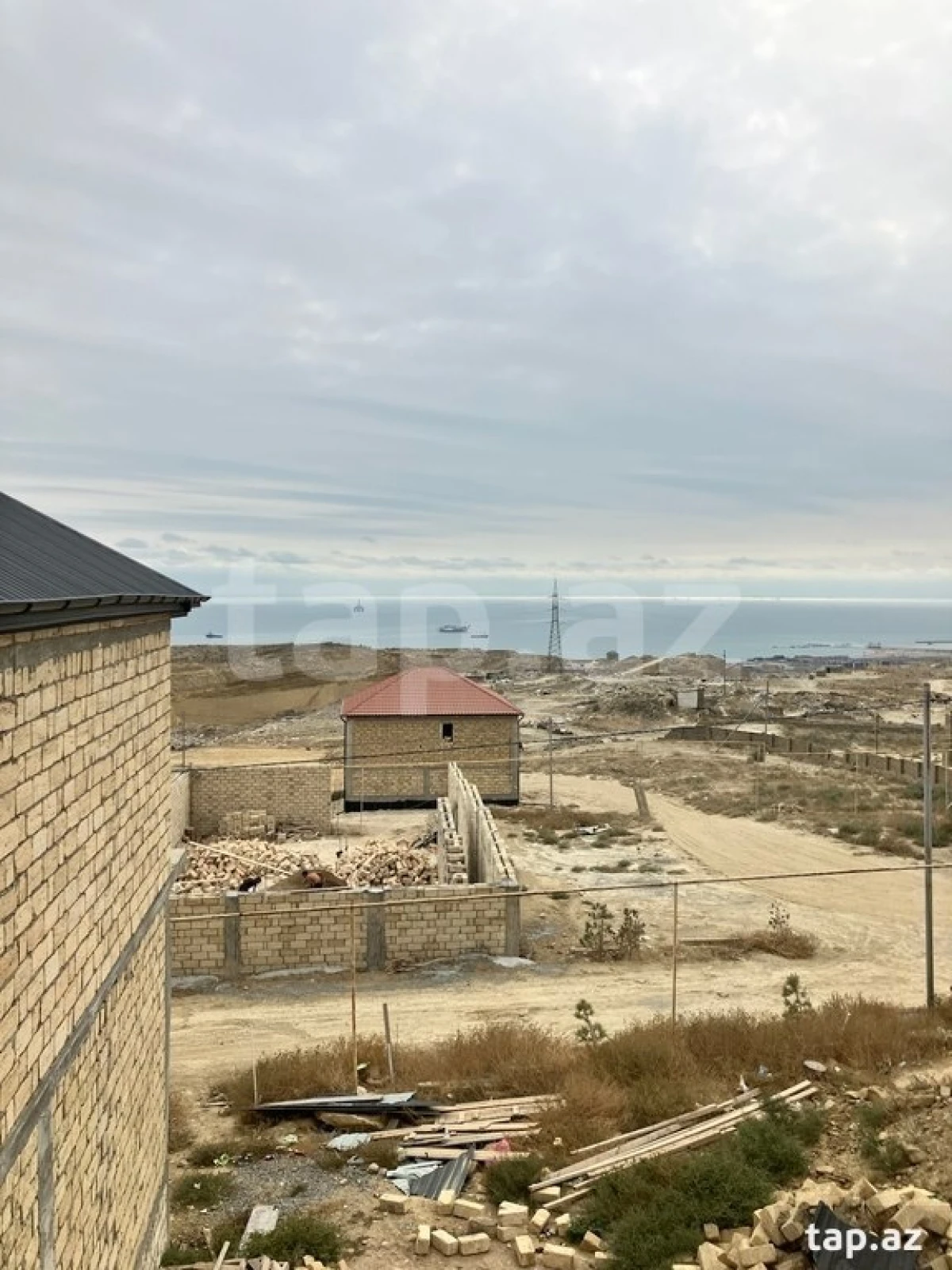 Satılır 4 otaqlı həyət evi