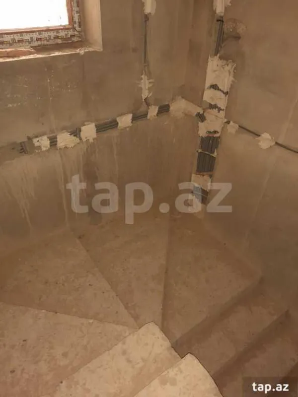 Satılır 7 otaqlı həyət evi 450 m²