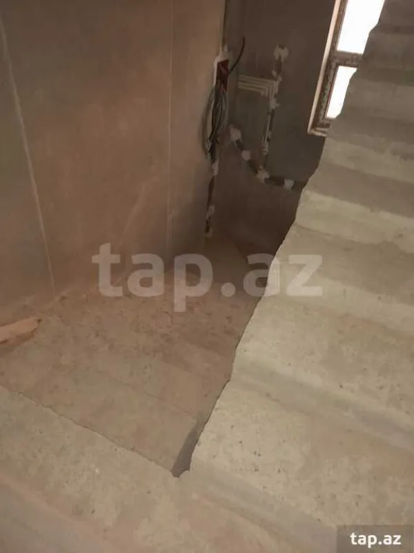 Satılır 7 otaqlı həyət evi 450 m²