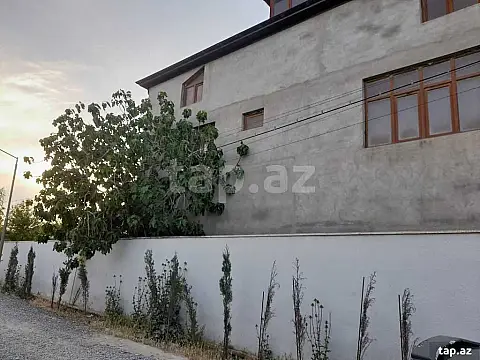 Satılır 7 otaqlı həyət evi 450 m²