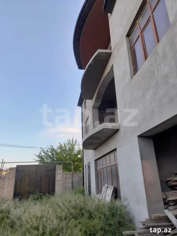 Satılır 7 otaqlı həyət evi 450 m²