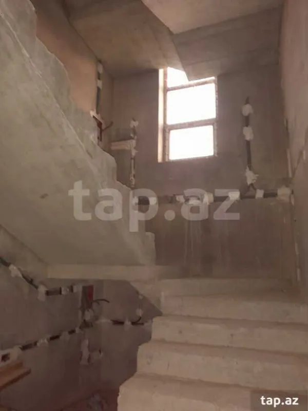 Satılır 7 otaqlı həyət evi 450 m²