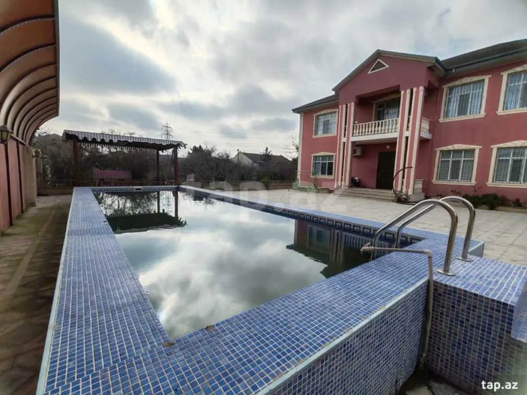 Satılır 7 otaqlı həyət evi
