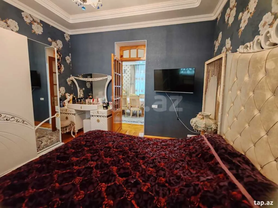 Satılır 7 otaqlı həyət evi