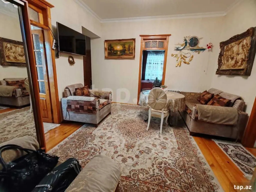 Satılır 7 otaqlı həyət evi