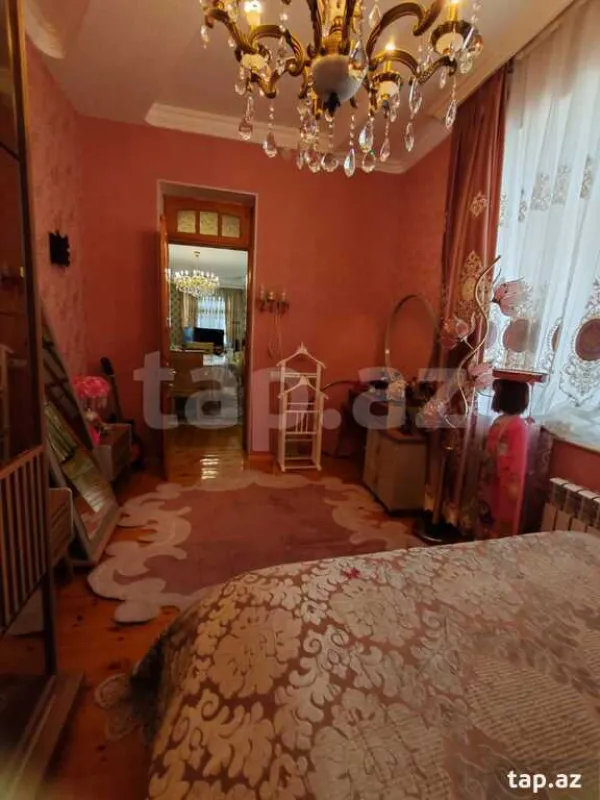 Satılır 7 otaqlı həyət evi