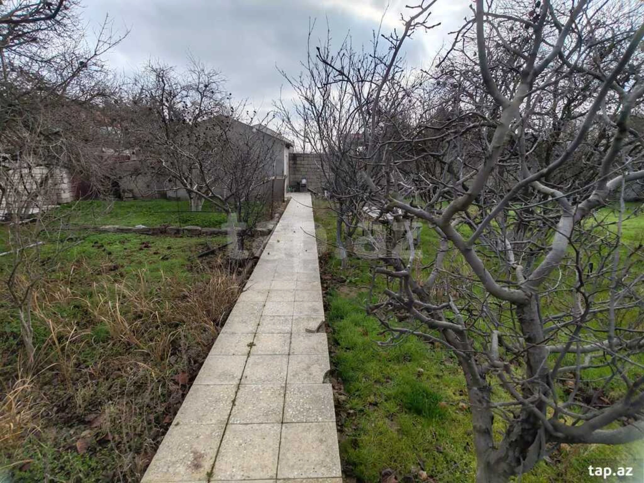 Satılır 7 otaqlı həyət evi