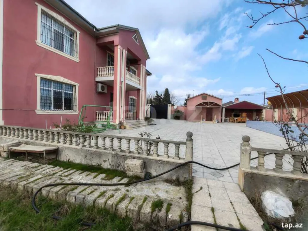 Satılır 7 otaqlı həyət evi