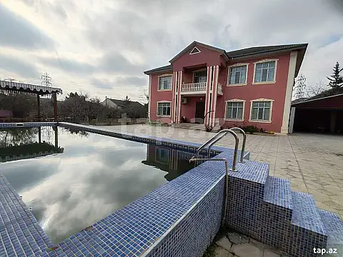 Satılır 7 otaqlı həyət evi
