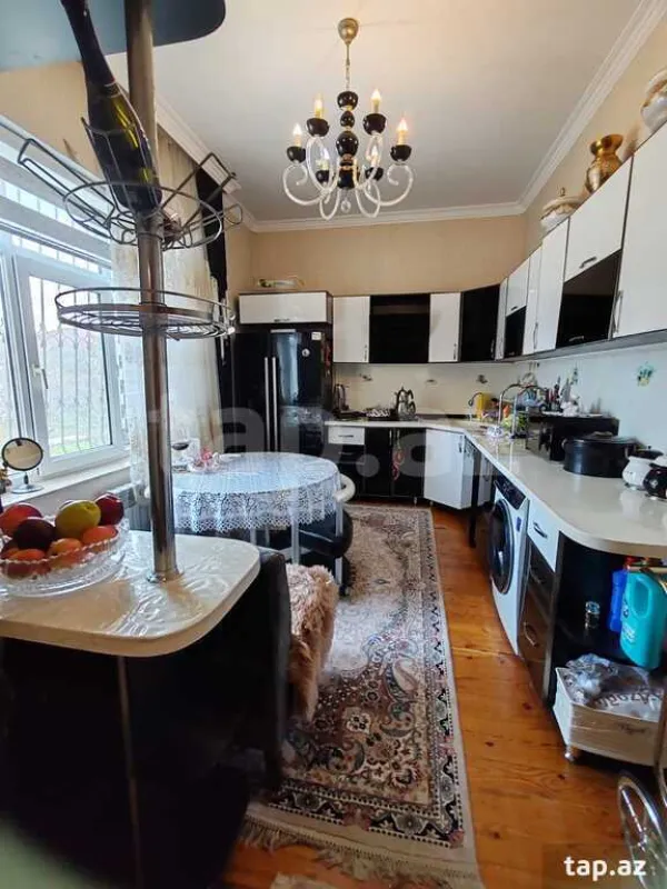 Satılır 7 otaqlı həyət evi