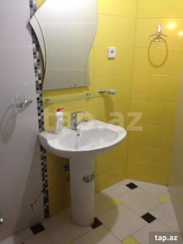 Kirayə verilir 7 otaqlı həyət evi