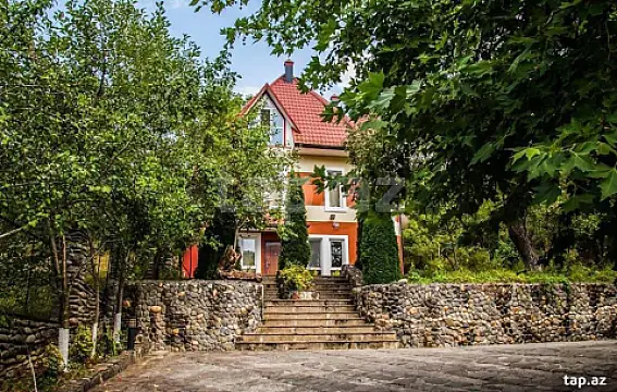 Kirayə verilir 7 otaqlı həyət evi