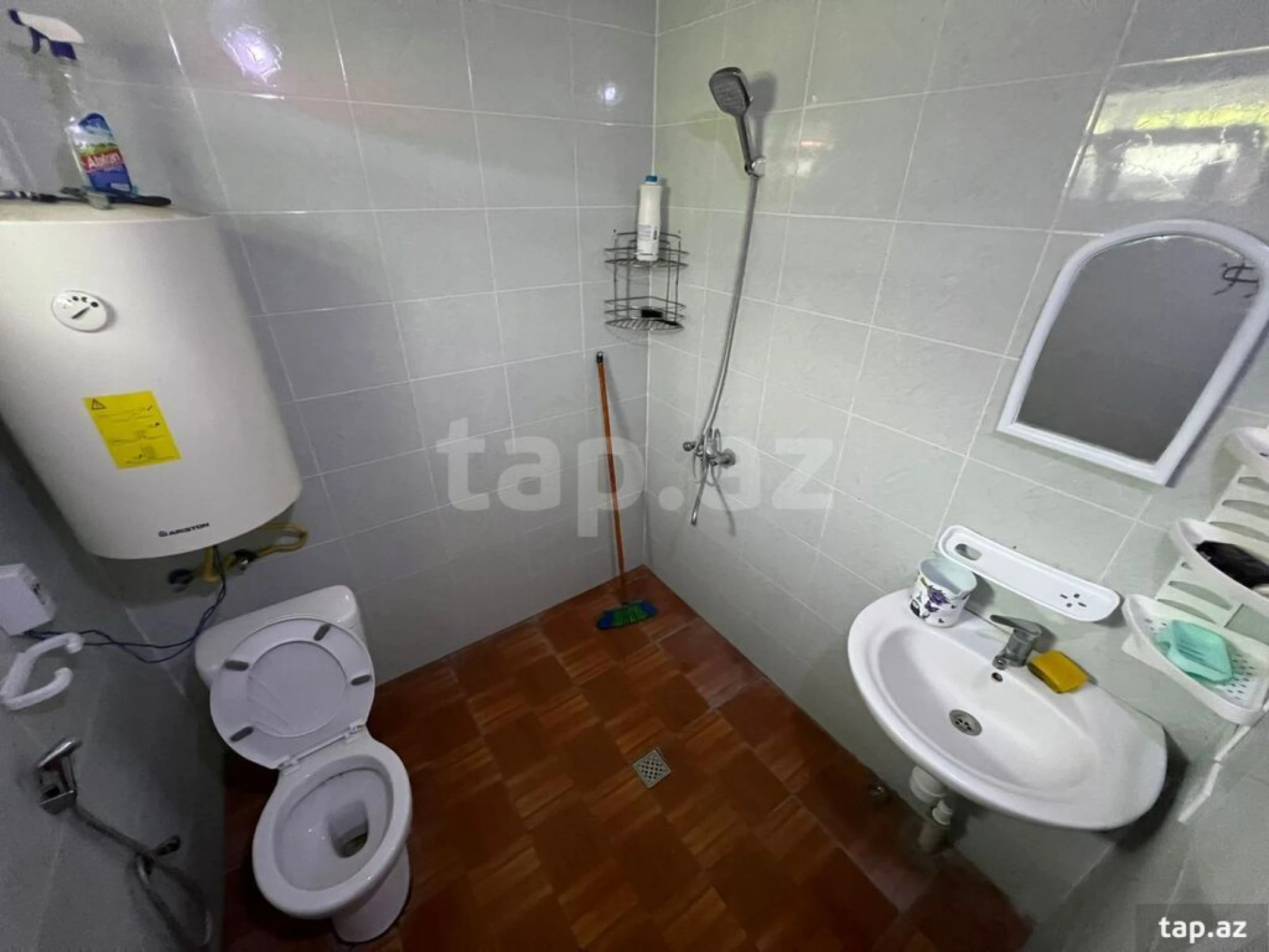 Kirayə verilir 3 otaqlı həyət evi