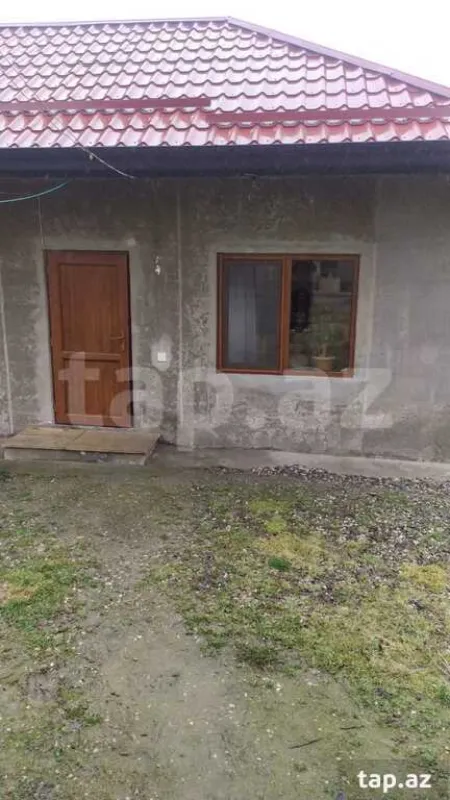 Satılır 6 otaqlı həyət evi