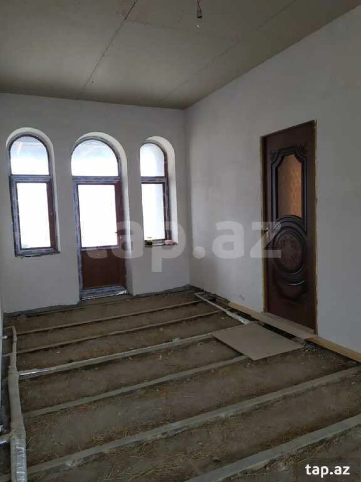 Satılır 6 otaqlı həyət evi