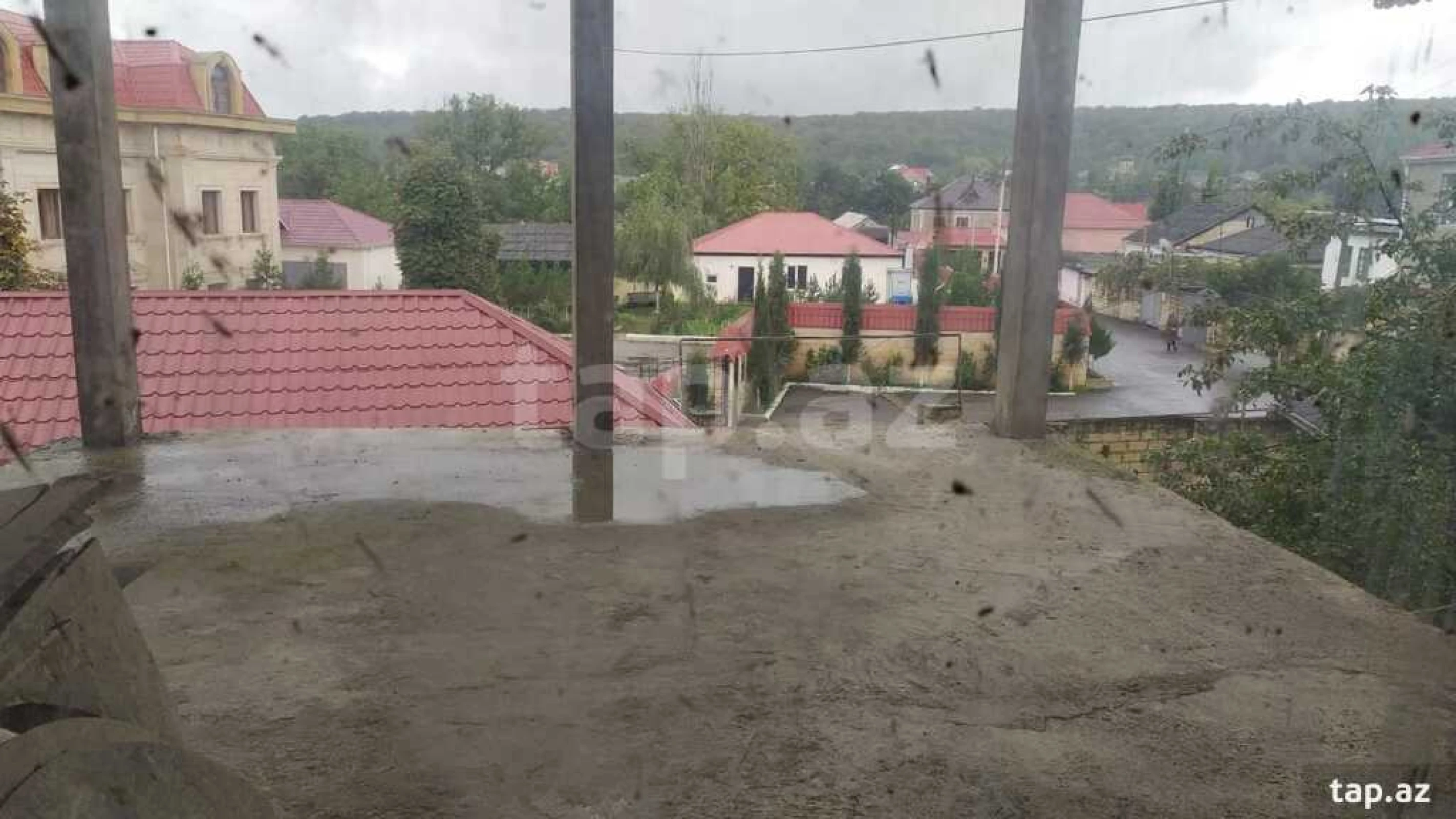 Satılır 6 otaqlı həyət evi