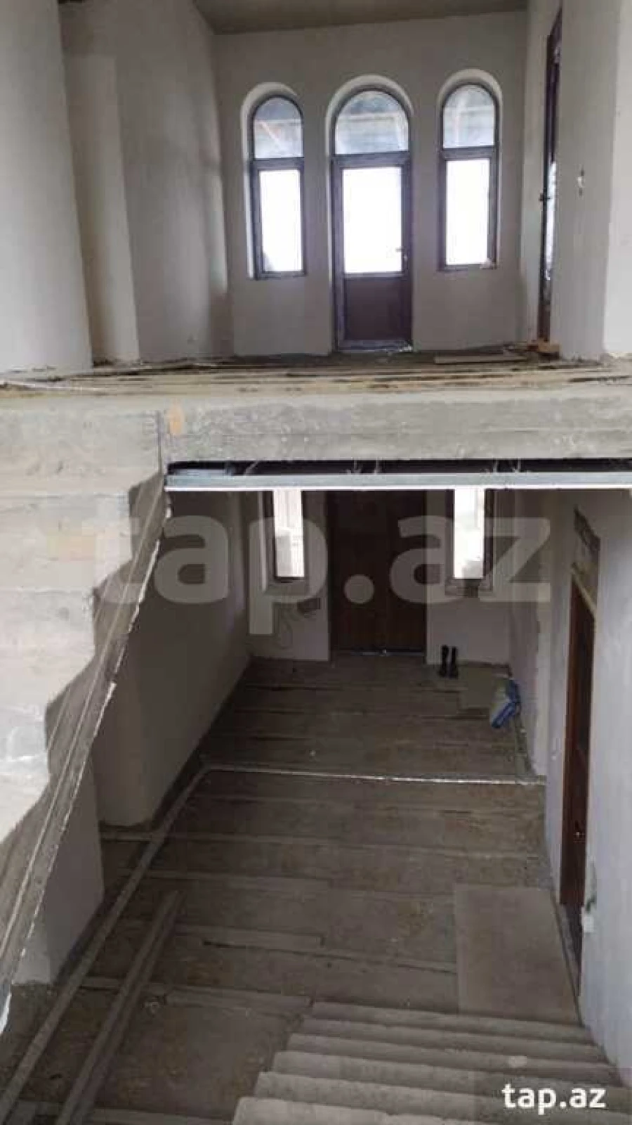 Satılır 6 otaqlı həyət evi