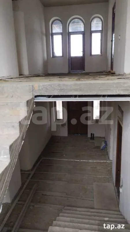 Satılır 6 otaqlı həyət evi