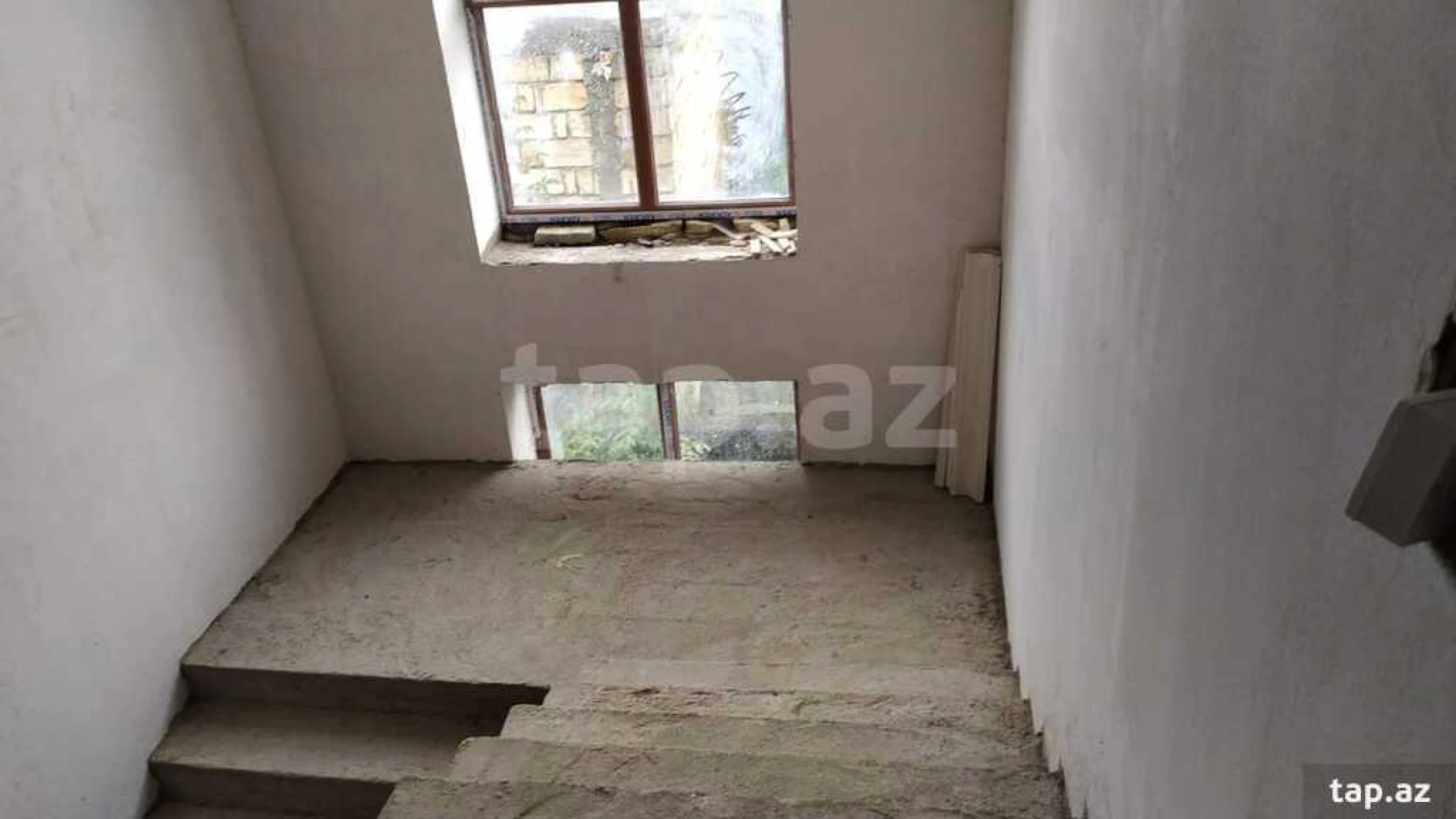 Satılır 6 otaqlı həyət evi