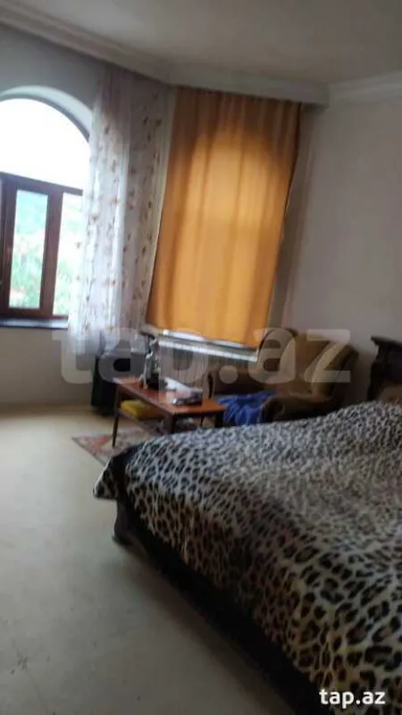 Satılır 6 otaqlı həyət evi