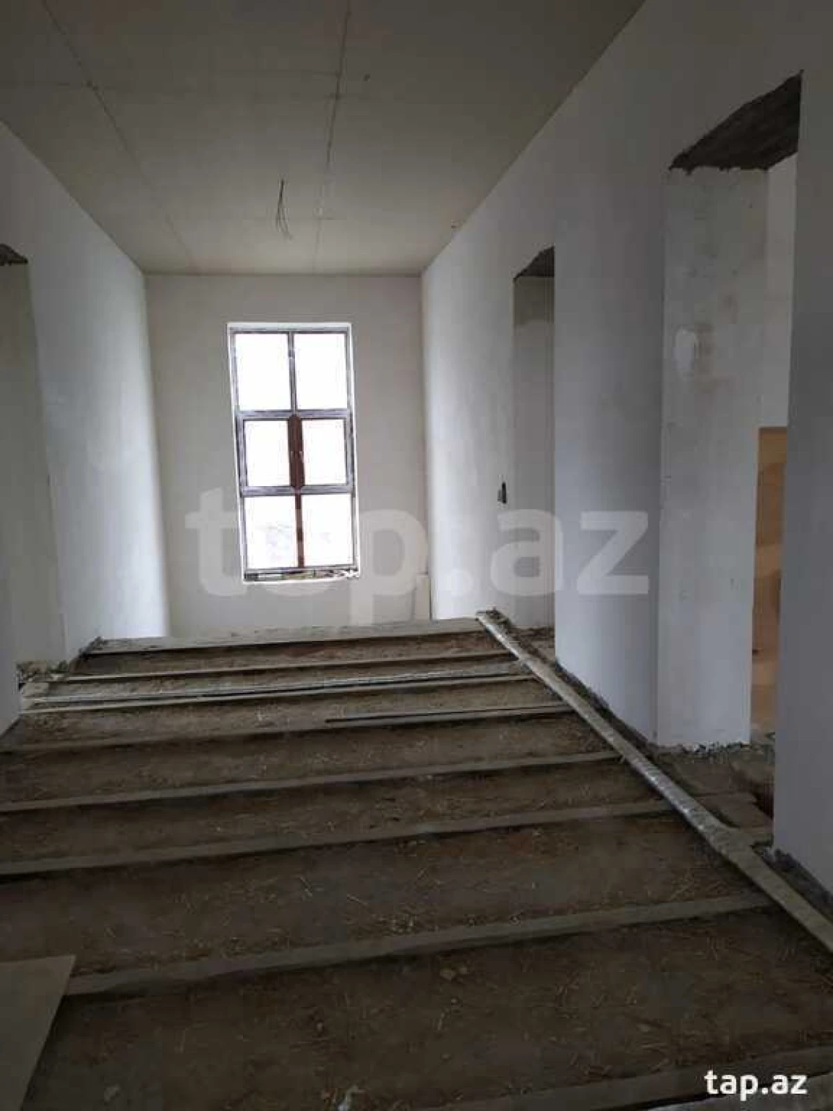 Satılır 6 otaqlı həyət evi