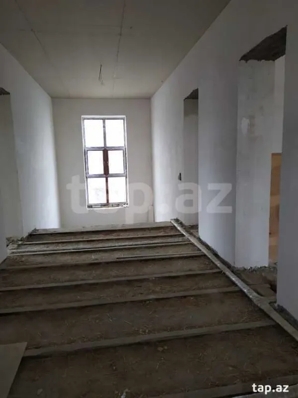 Satılır 6 otaqlı həyət evi