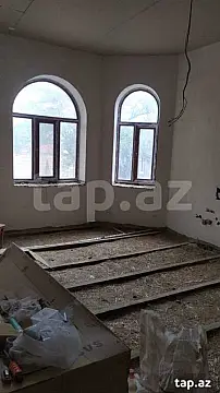 Satılır 6 otaqlı həyət evi