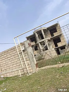 Satılır 10 otaqlı həyət evi