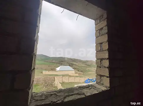 Satılır 10 otaqlı həyət evi