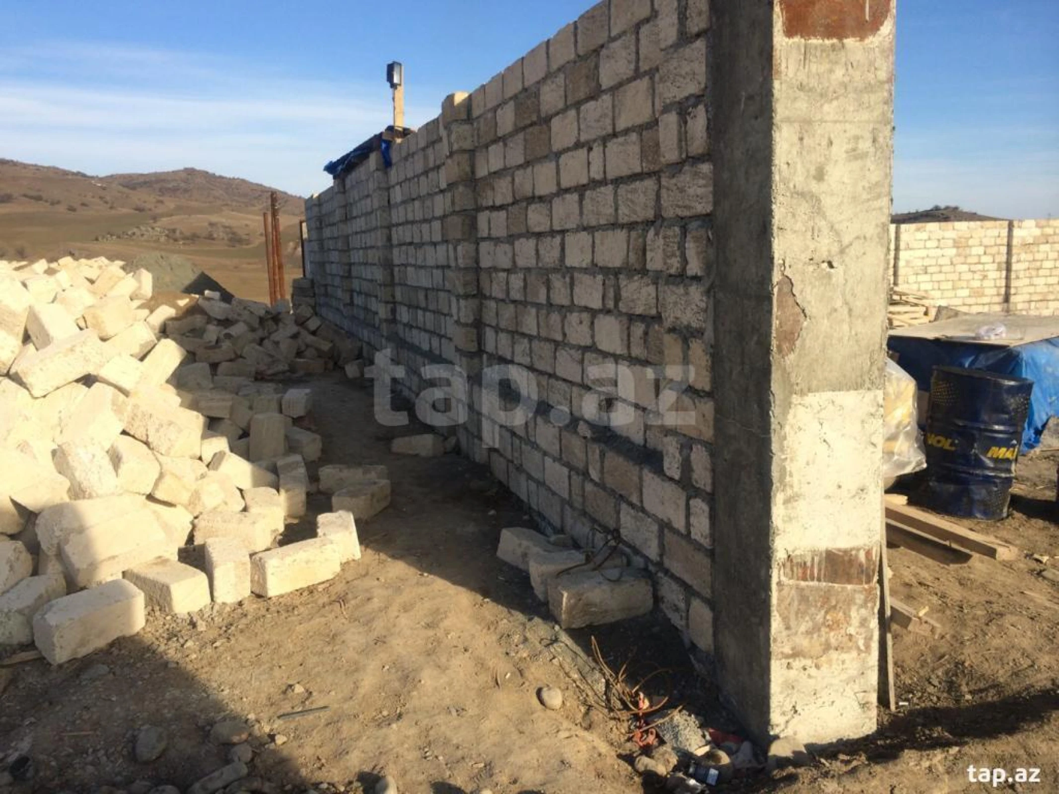 Satılır 10 otaqlı həyət evi