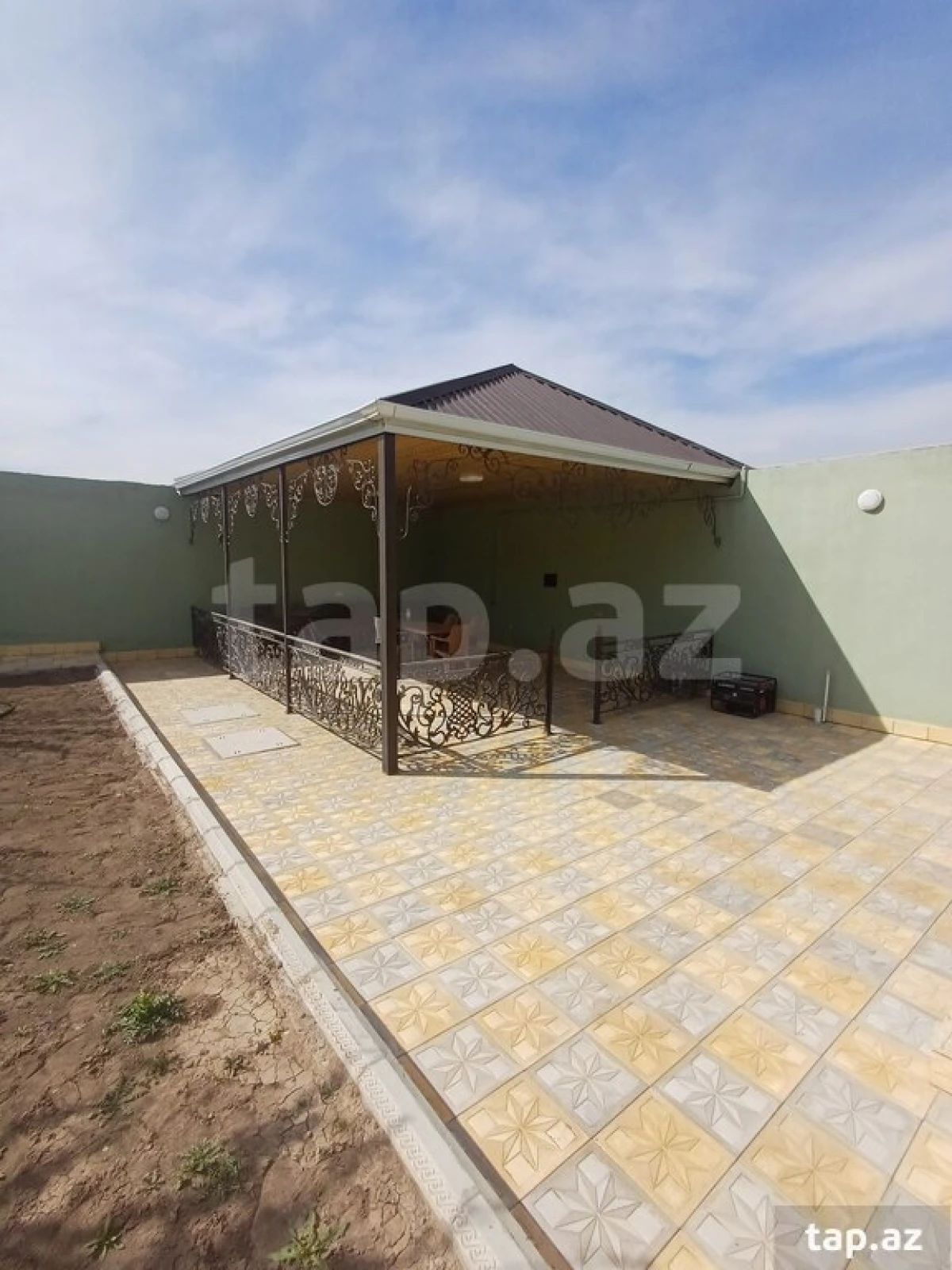 Satılır 6 otaqlı həyət evi