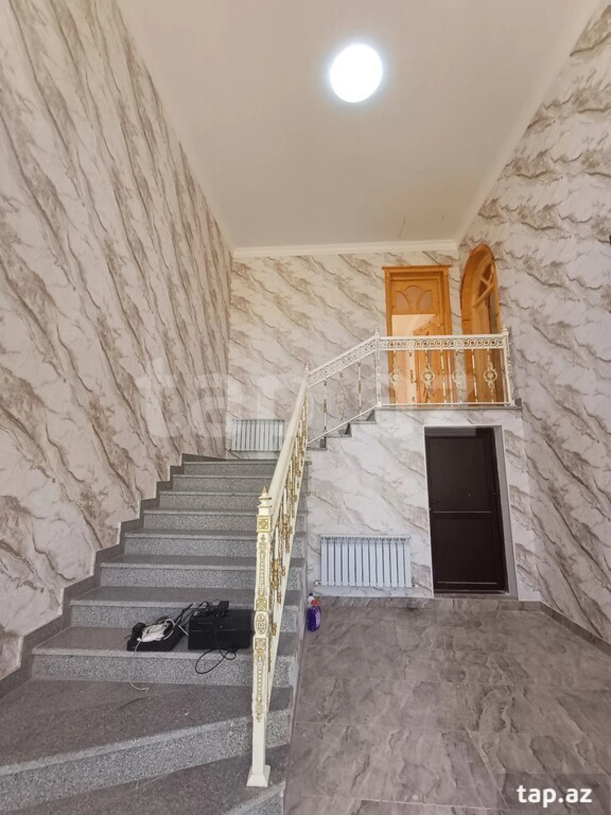 Satılır 6 otaqlı həyət evi