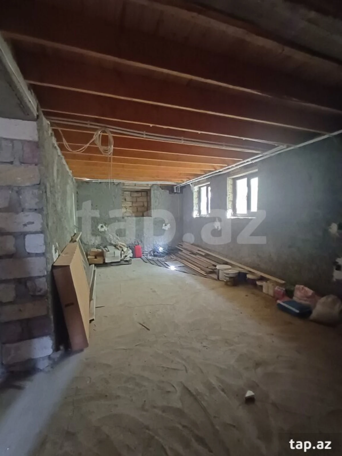 Satılır 6 otaqlı həyət evi