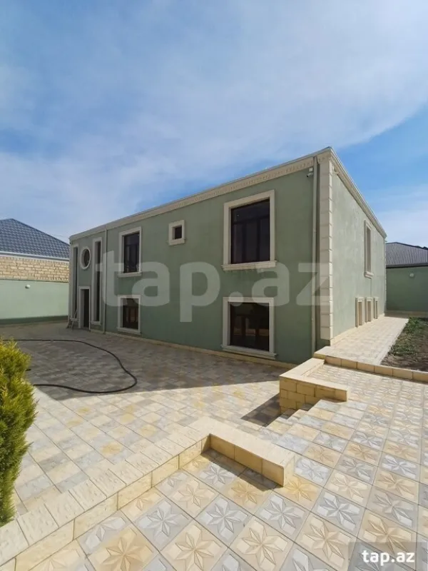 Satılır 6 otaqlı həyət evi