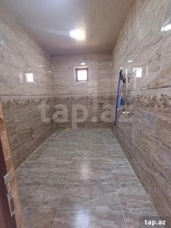 Satılır 6 otaqlı həyət evi