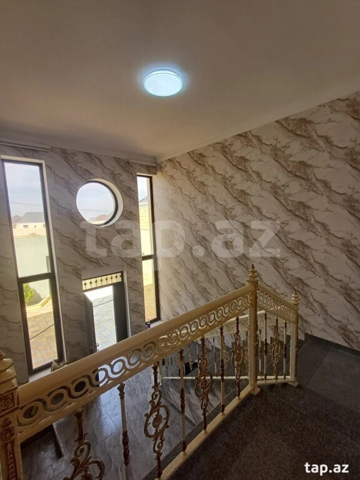 Satılır 6 otaqlı həyət evi