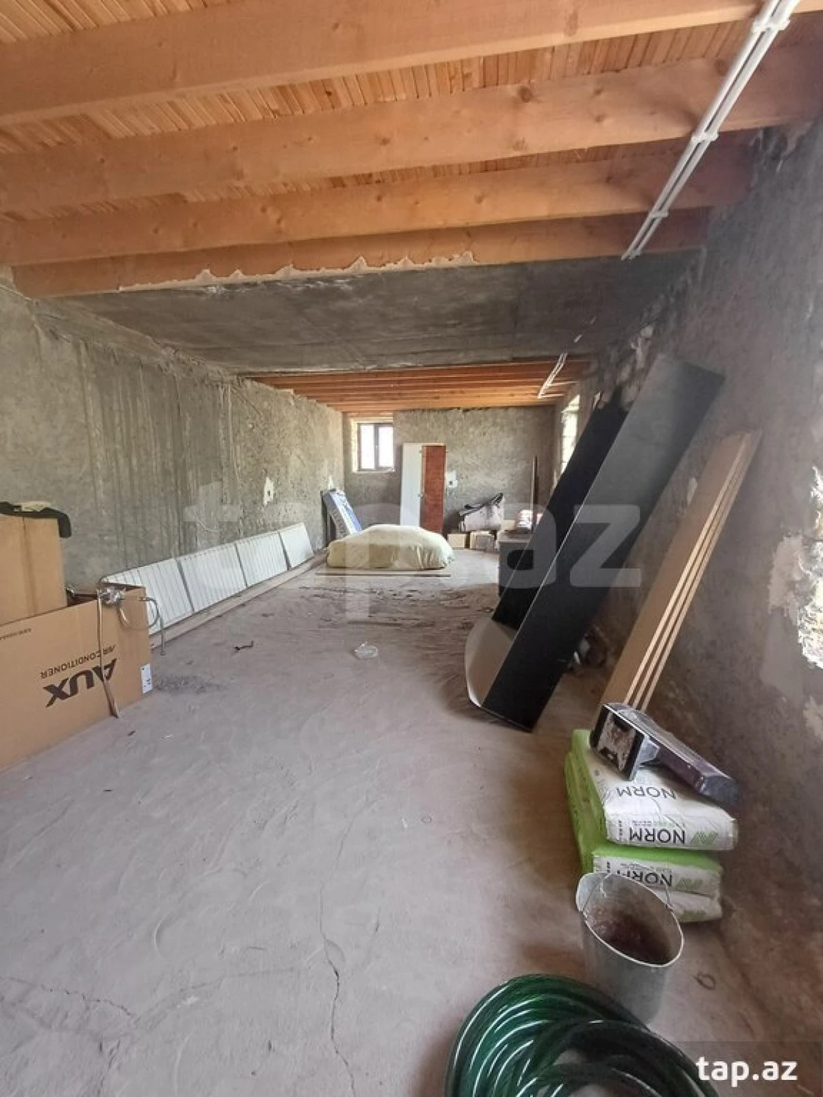 Satılır 6 otaqlı həyət evi