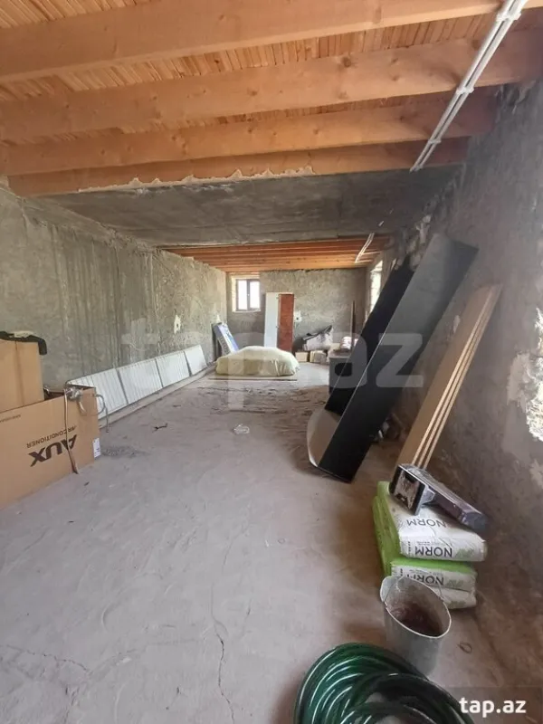 Satılır 6 otaqlı həyət evi