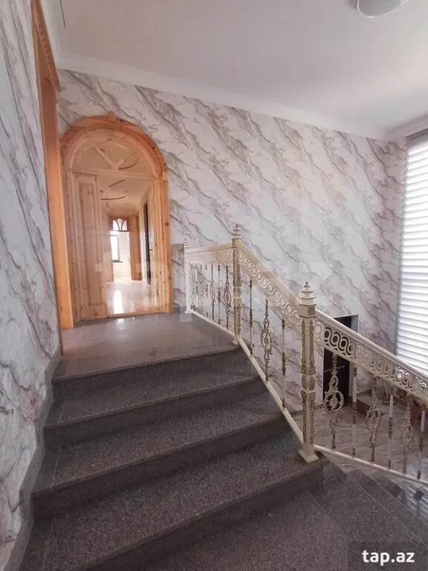 Satılır 6 otaqlı həyət evi