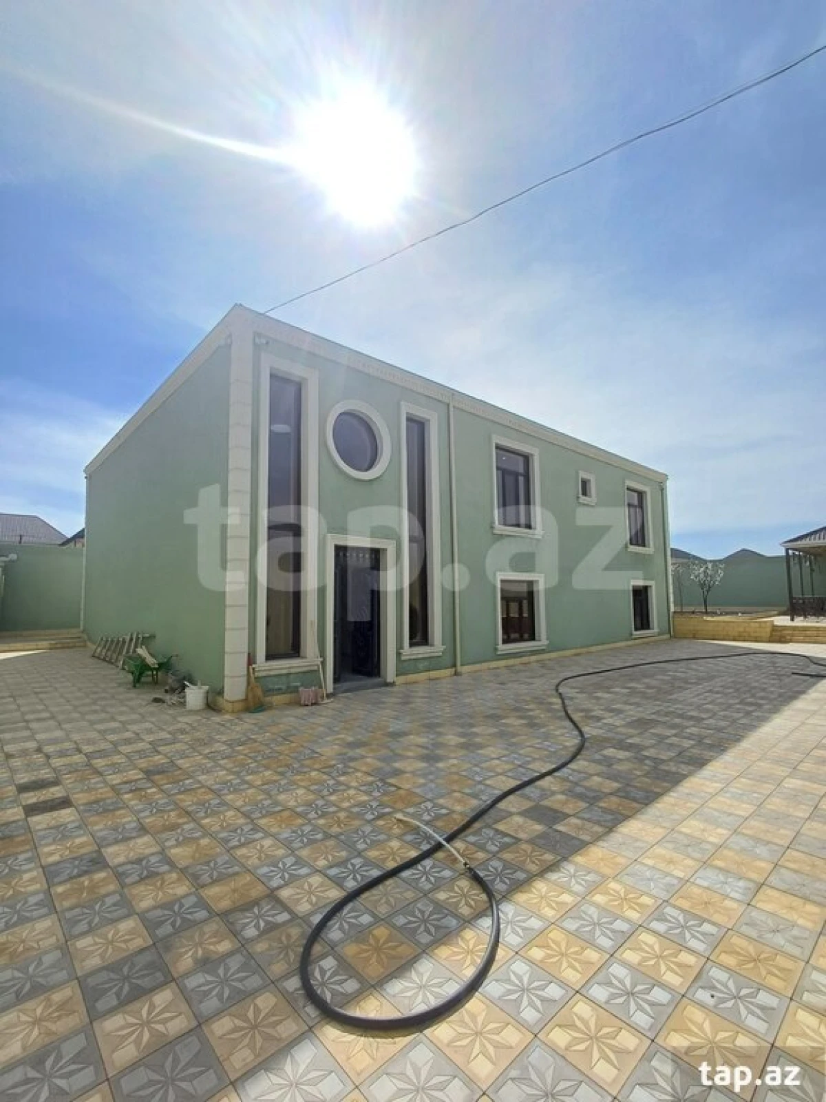 Satılır 6 otaqlı həyət evi