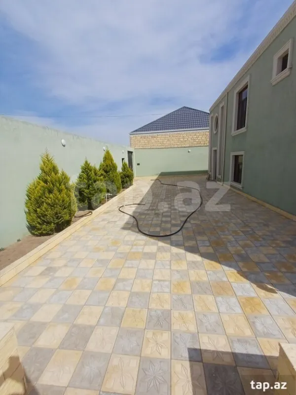 Satılır 6 otaqlı həyət evi