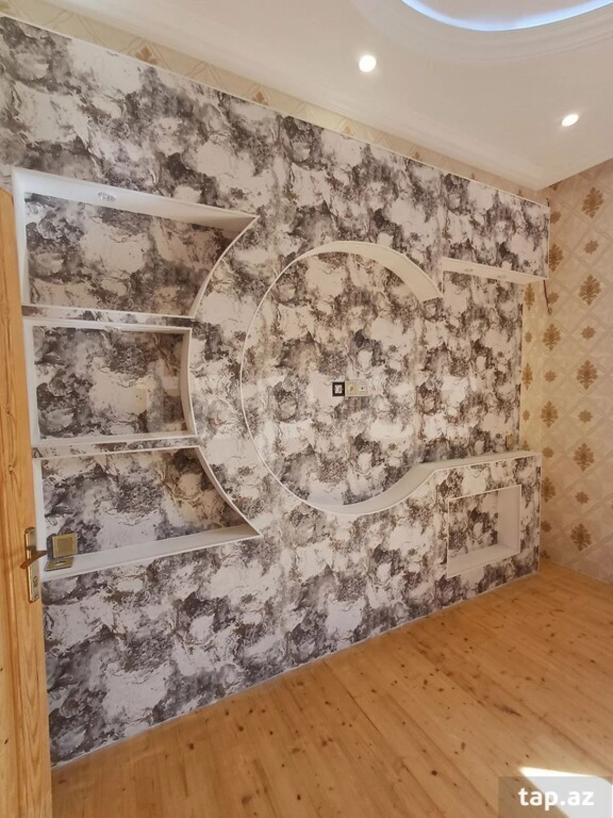 Satılır 6 otaqlı həyət evi