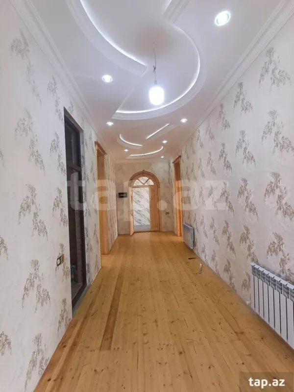 Satılır 6 otaqlı həyət evi