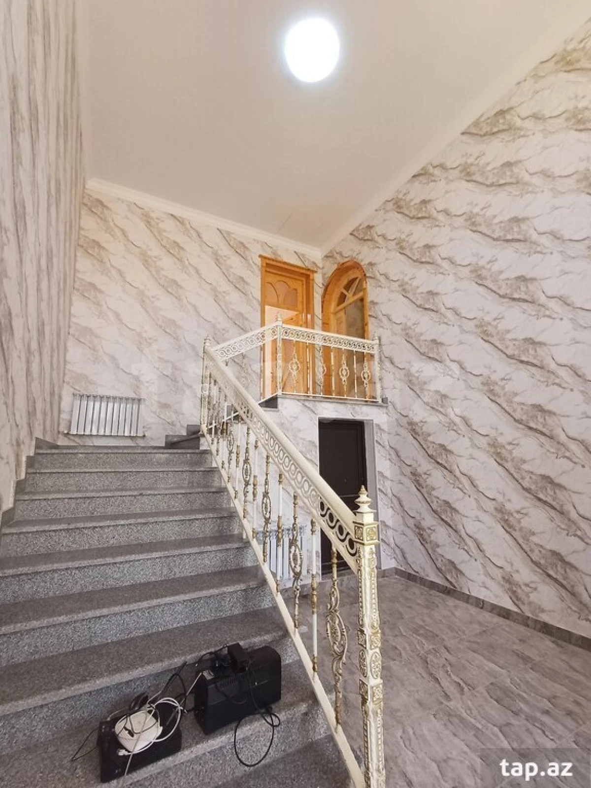 Satılır 6 otaqlı həyət evi