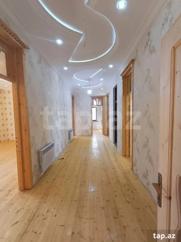 Satılır 6 otaqlı həyət evi