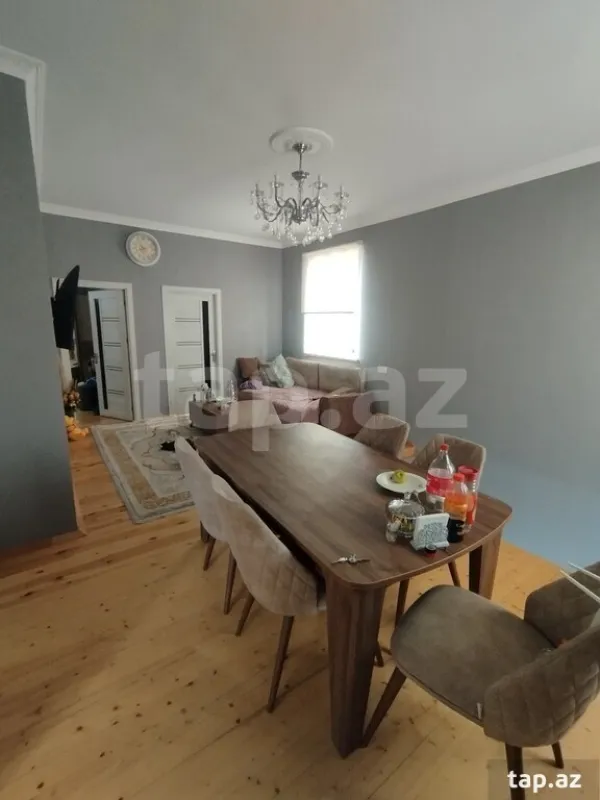 Satılır 8 otaqlı həyət evi 152 m²