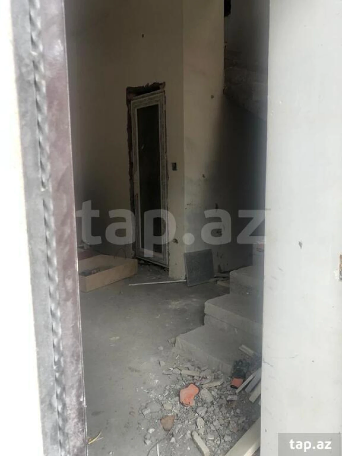 Satılır 8 otaqlı həyət evi