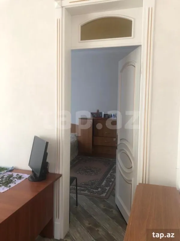 Satılır 8 otaqlı həyət evi