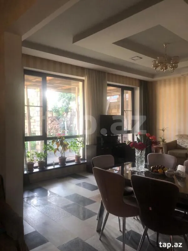 Satılır 8 otaqlı həyət evi
